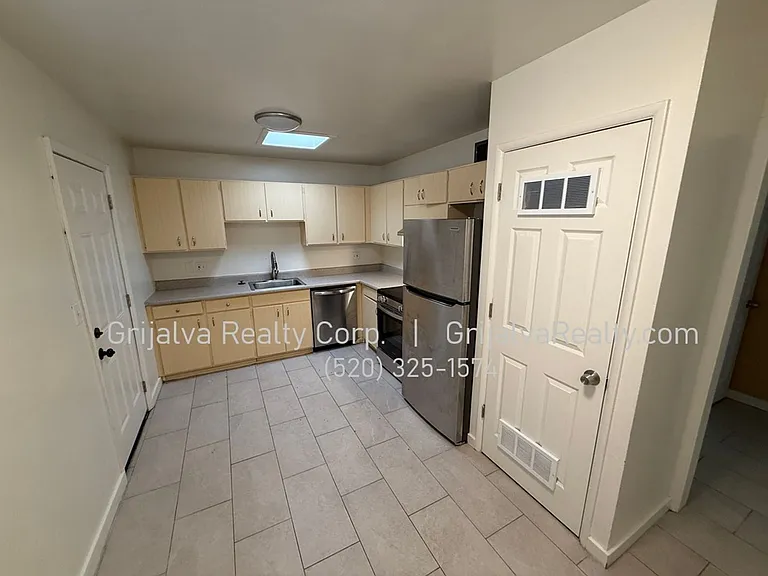 2451 E Mitchell St — Photo 4