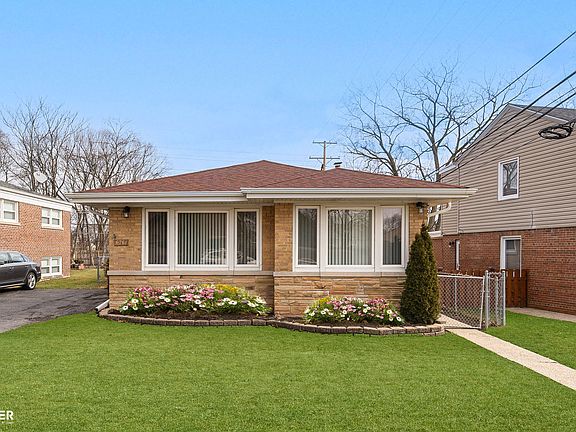 2nd image of 6761 N Kolmar Ave