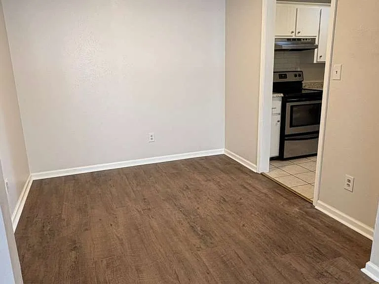 5401 NW King Richard Ave #B — Photo 4
