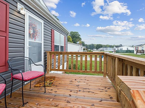 Exterior Image-6-Adventure 15 Forest Creek