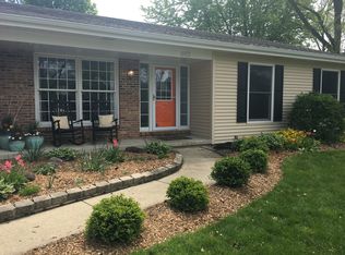 693 Eletson Dr, Crystal Lake, IL 60014