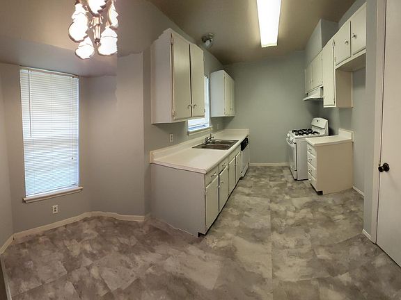3rd image of 7322 Village Oak Dr