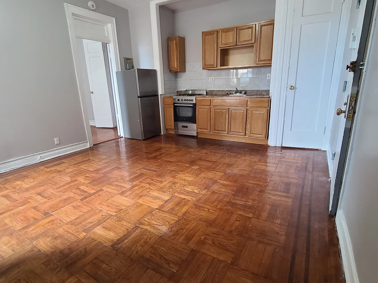 Studio, 300 sqft, $1,915 — Photo 1