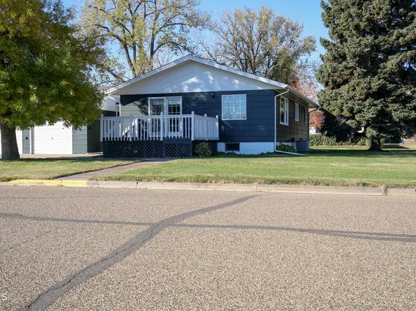 820 Main St, Stanton, ND 58571