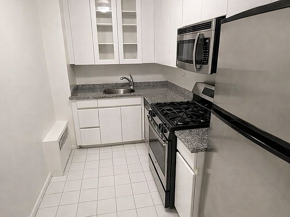 4th image of 333 E 49th St APT 2T