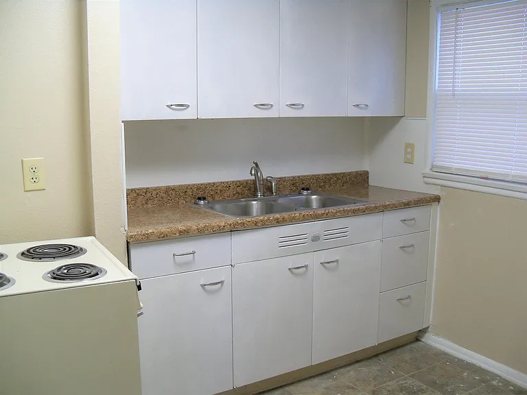 2221 2nd Ave N #5 — Photo 5