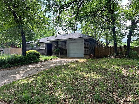 3rd image of 2908 Hickory Ln