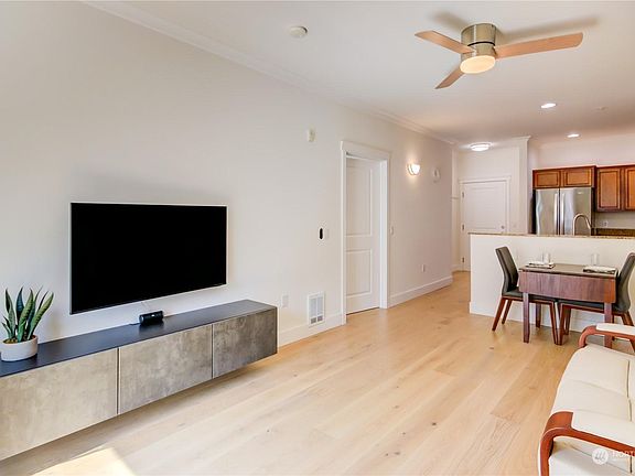 5th image of 1015 Railroad Ave Unit 507