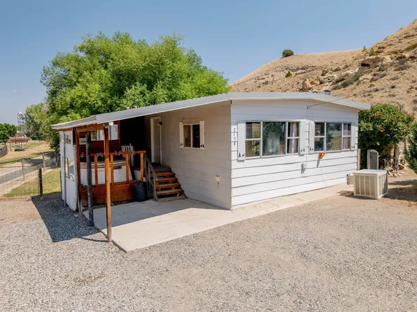 2138 Nevada St, Meeteetse, WY 82433