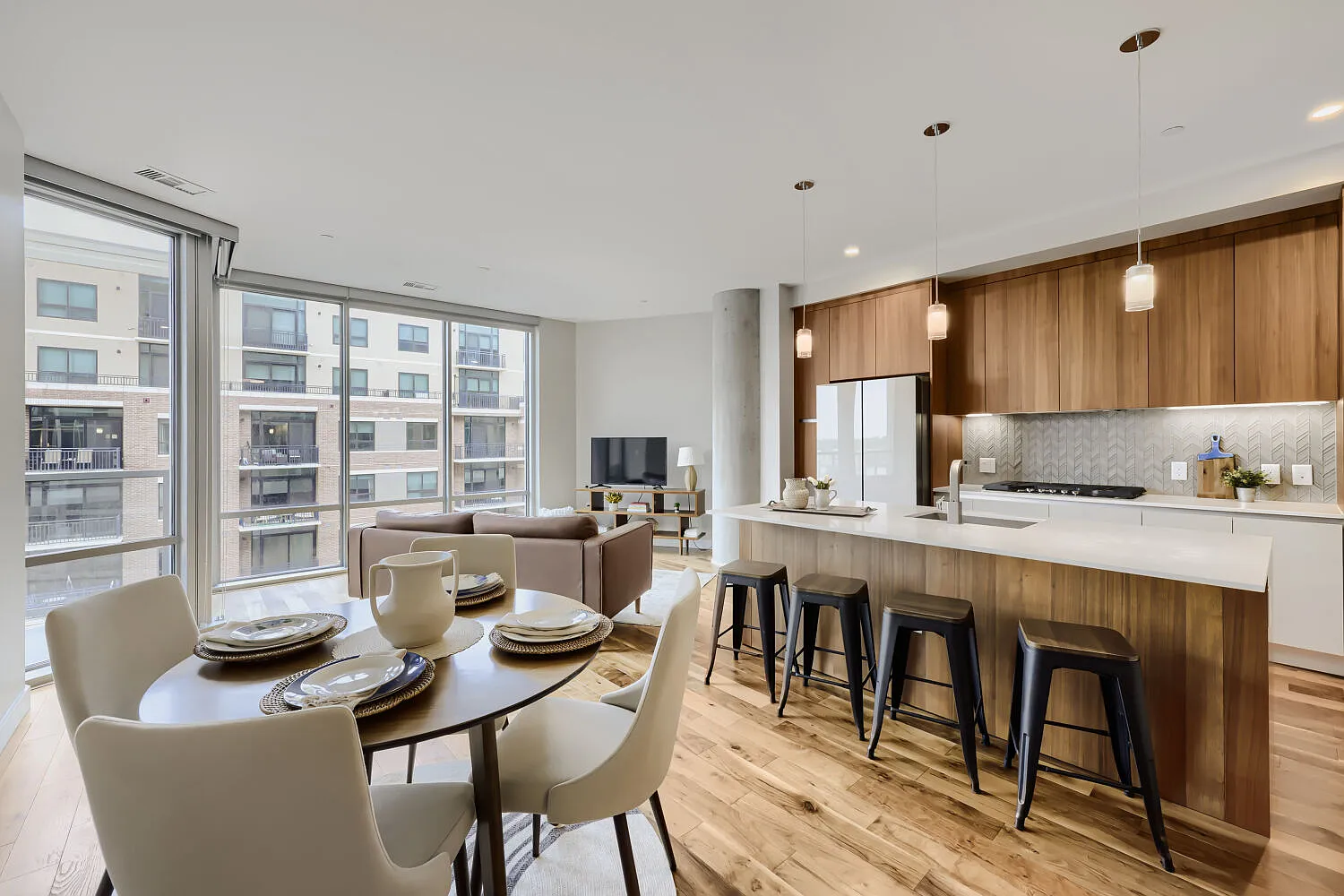 1 bed, 1049 sqft, $3,200 — Photo 2