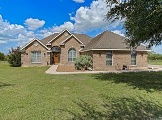 788 County Road 140, Floresville, TX 78114