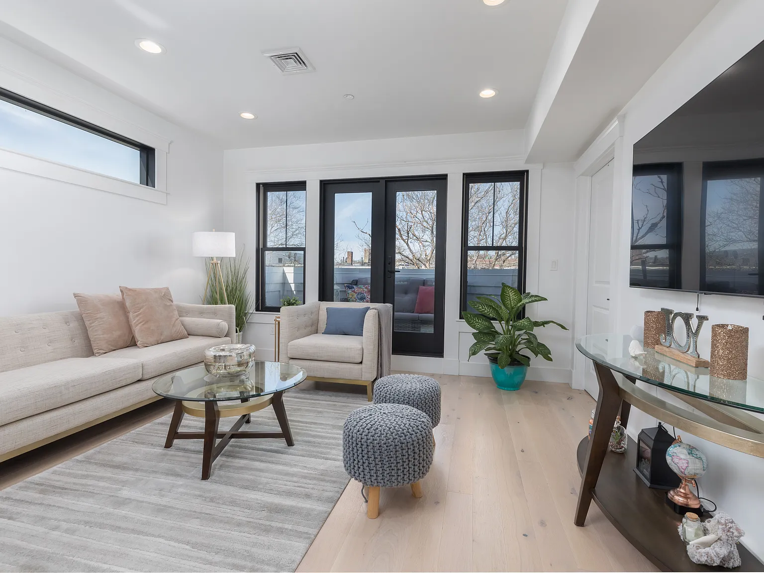 2 bed, 960 sqft, $3,595 — Photo 3