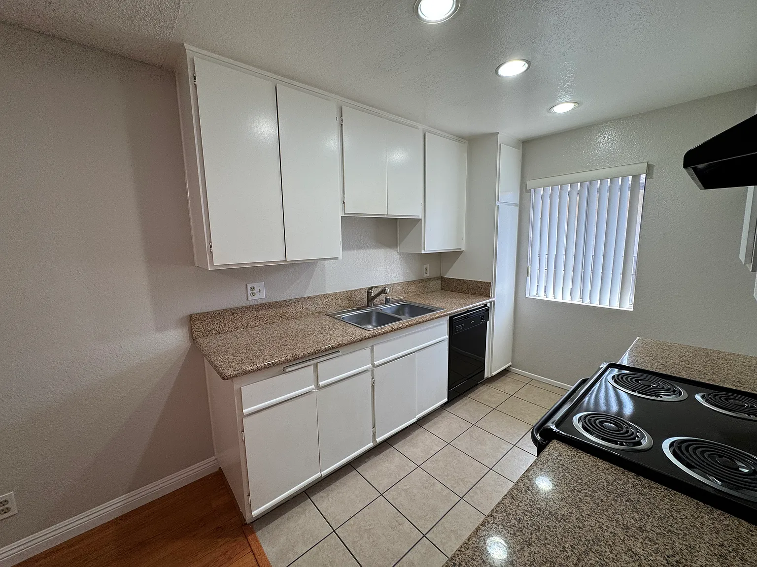 2 bed, 920 sqft, $2,795 — Photo 2