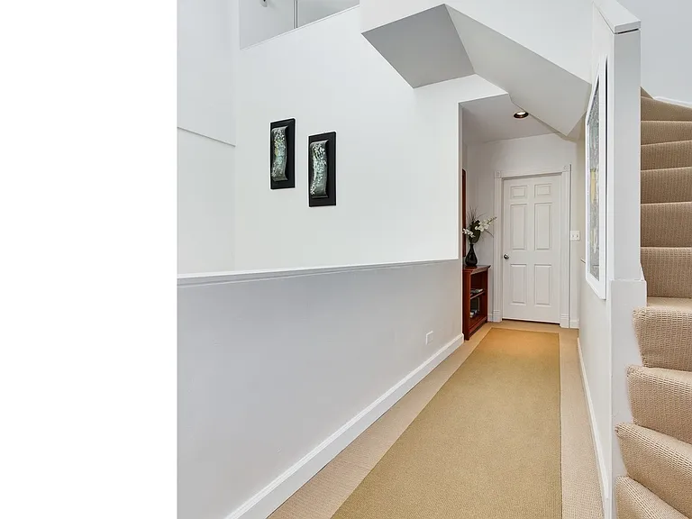 1213 W Roscoe St — Photo 18