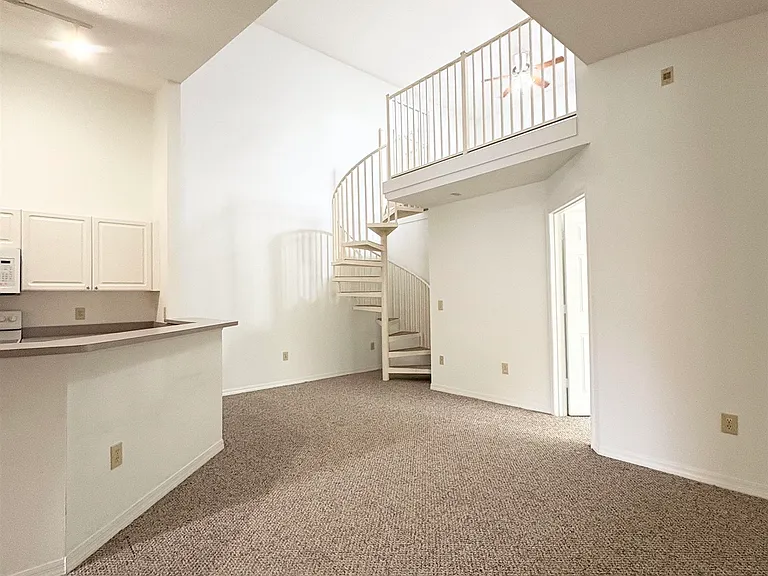 17201 Harbour Vista Cir — Photo 3