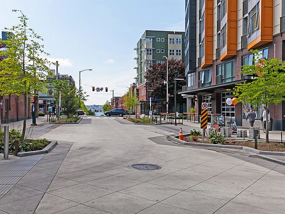 5th image of 2217 3rd Ave #2042172