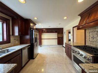 193 W Midland Ave, Paramus, NJ 07652