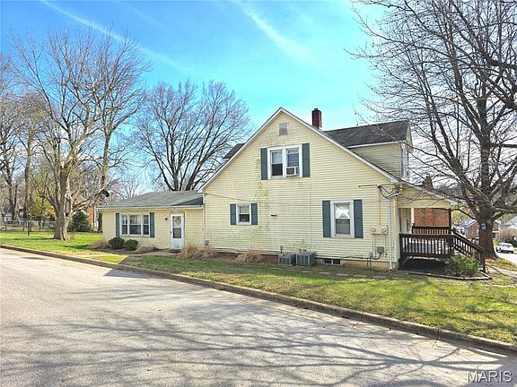 3rd image of 600 Locust St