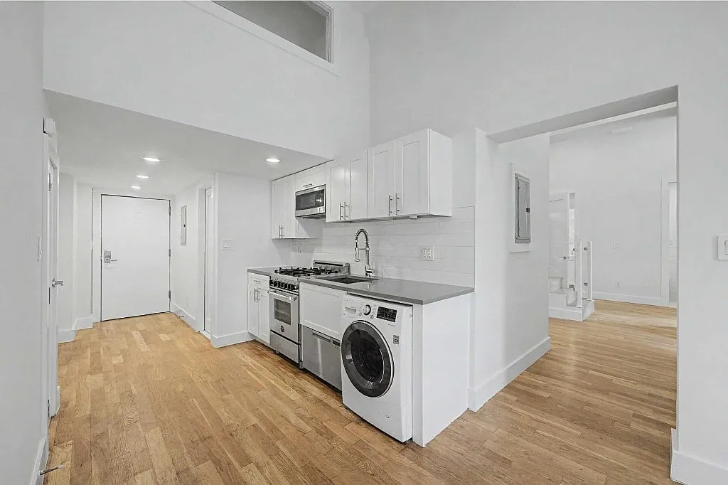 220 East 22nd Street — Photo 3