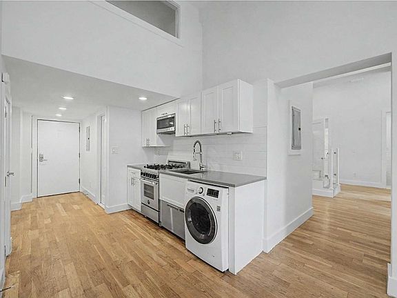 3rd image of 220 E 22nd St APT 3U