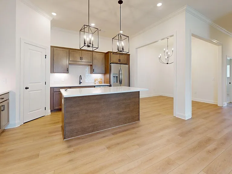 1742 Woodland Pines Ln — Photo 3