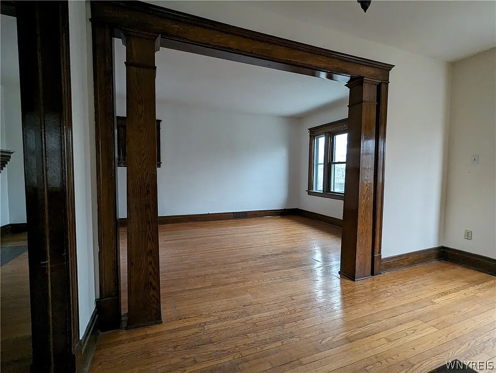 3 bed, 1.0 bath, 2934 sqft, $1,300 — Photo 4