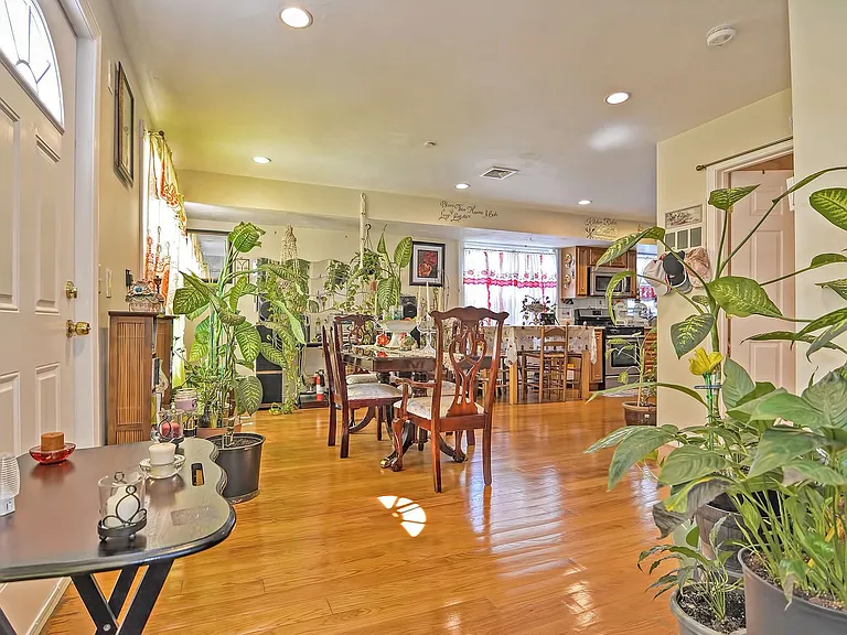 45 Nightingale St #B — Photo 26