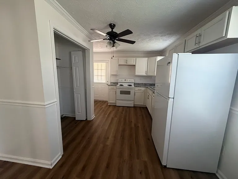 1307 E Moody Ave — Photo 4