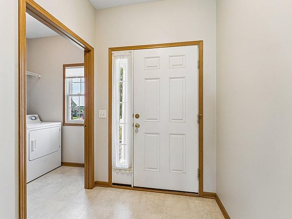 3rd image of 5360 Lynch Cir