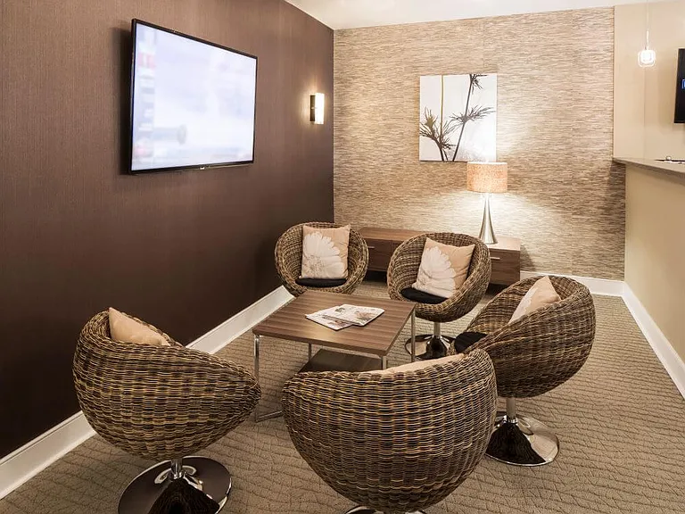 clubroom-round-chairs-area-2