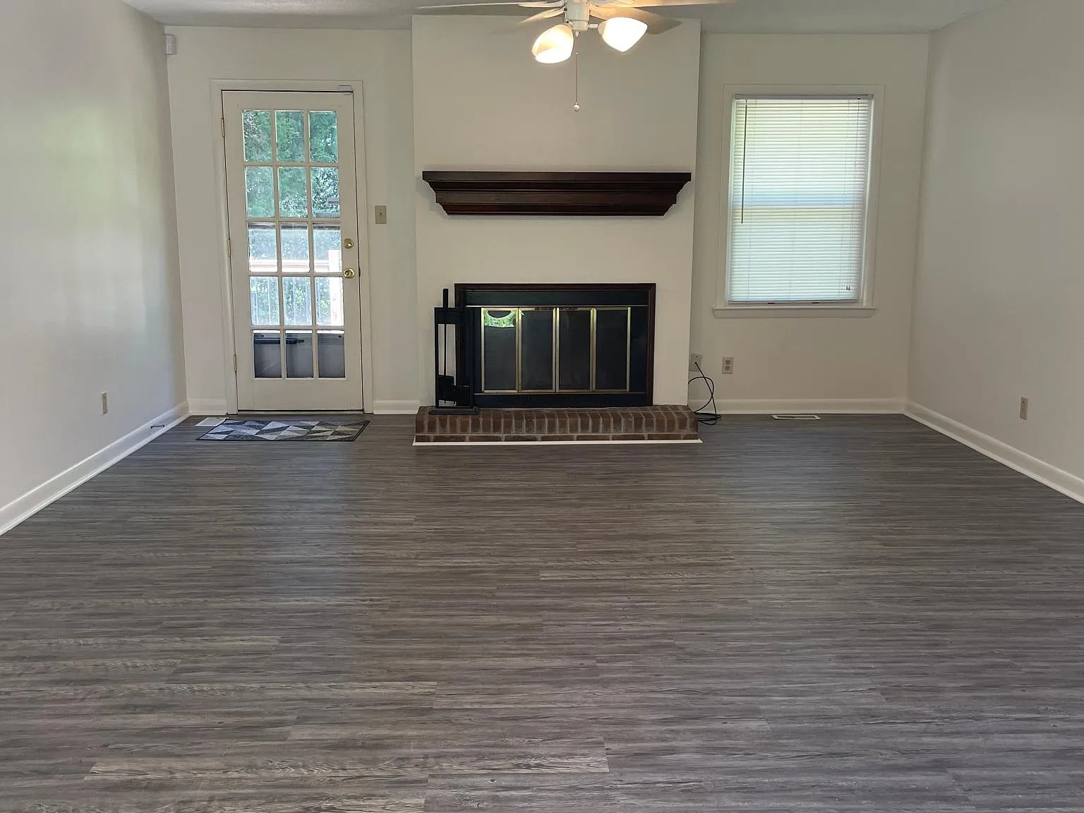 3 bed, 1300 sqft, $1,900 — Photo 2