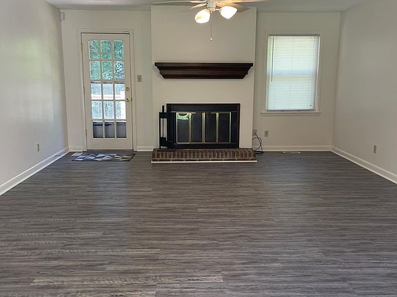 Living Room with fireplace