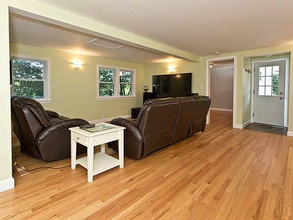 Living room and entrance