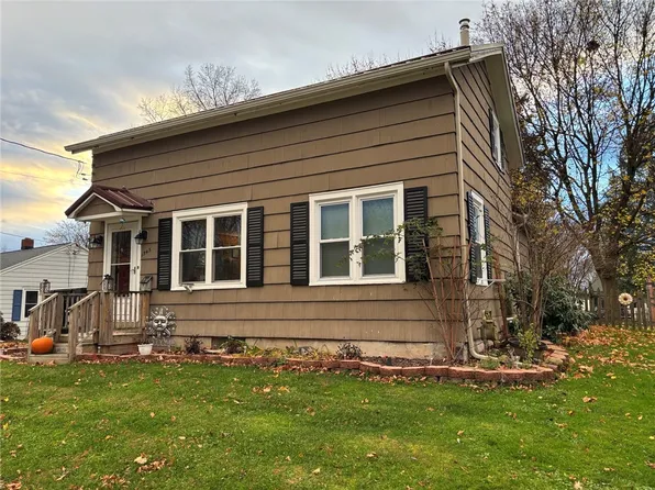 1343 Hillside Dr, Newark, NY 14513