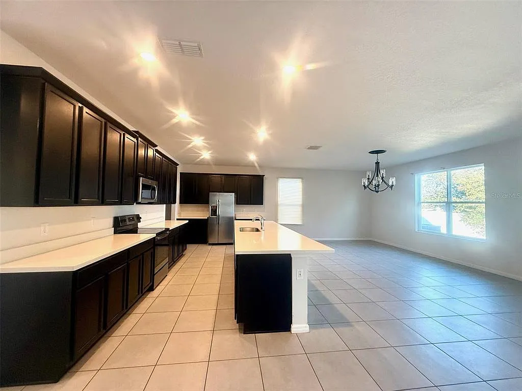 Building Photo - 423 Kestrel Dr