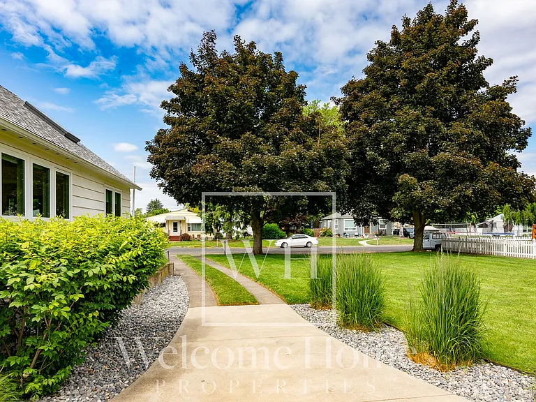 521 Ankeny St — Photo 8