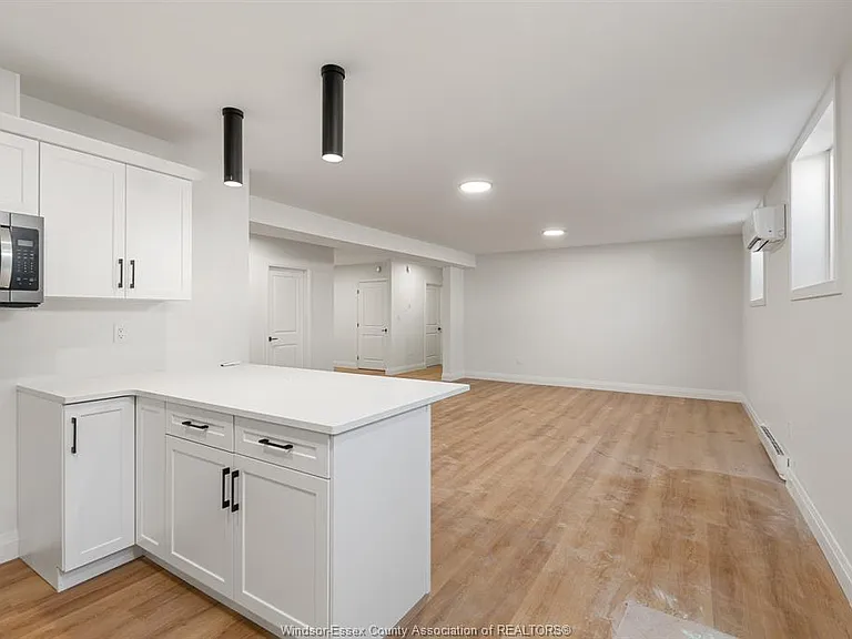 160 McLellan Ave #B — Photo 9