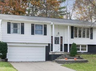 3219 Elaine Dr NW, Cedar Rapids, IA 52405
