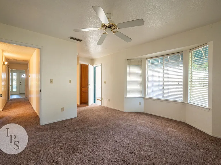 2131 E Cromwell Ave — Photo 19