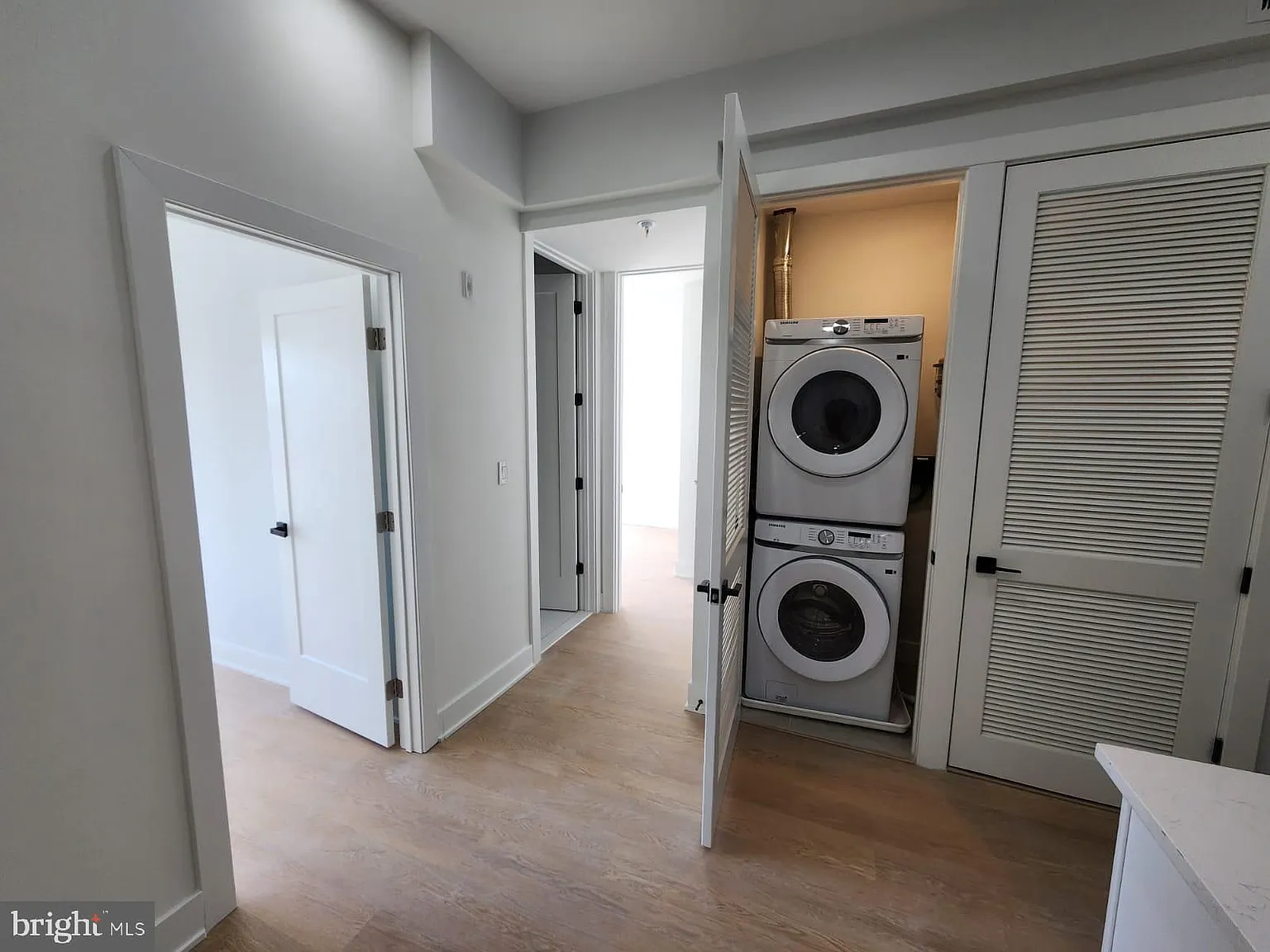 2 bed, 1.0 bath, 528 sqft, $2,950 — Photo 3