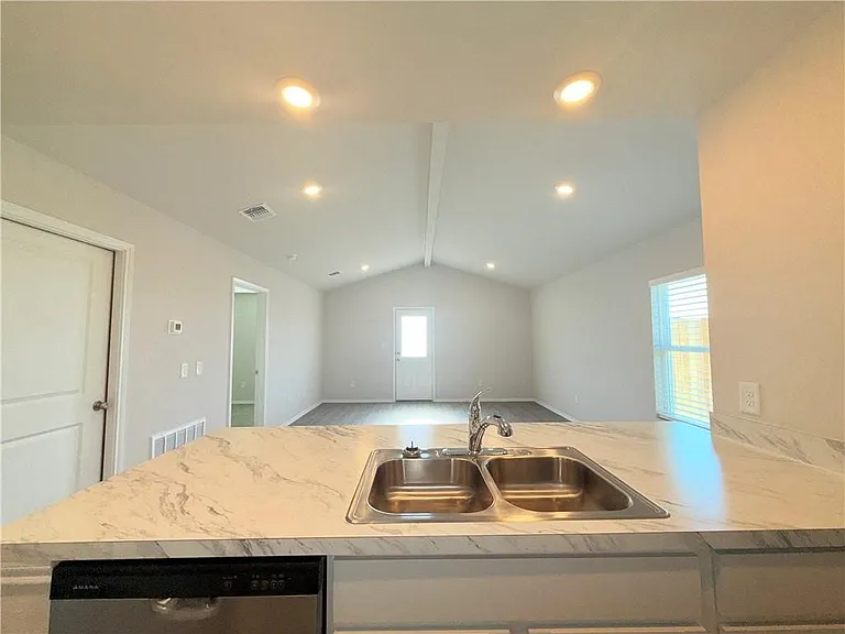 3606 Perry — Photo 9