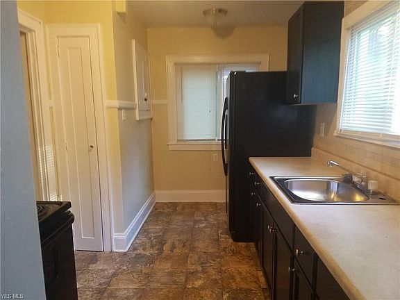 2nd image of 627 Glendora Ave