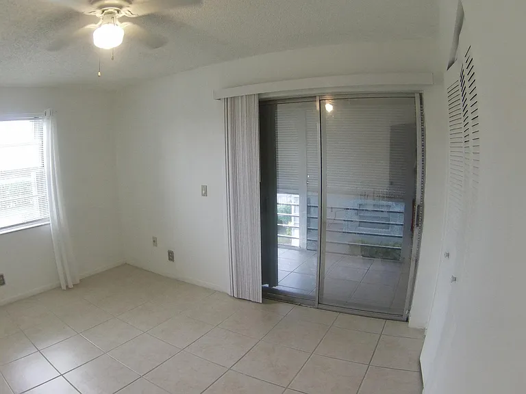 556 Capri Park #L — Photo 14