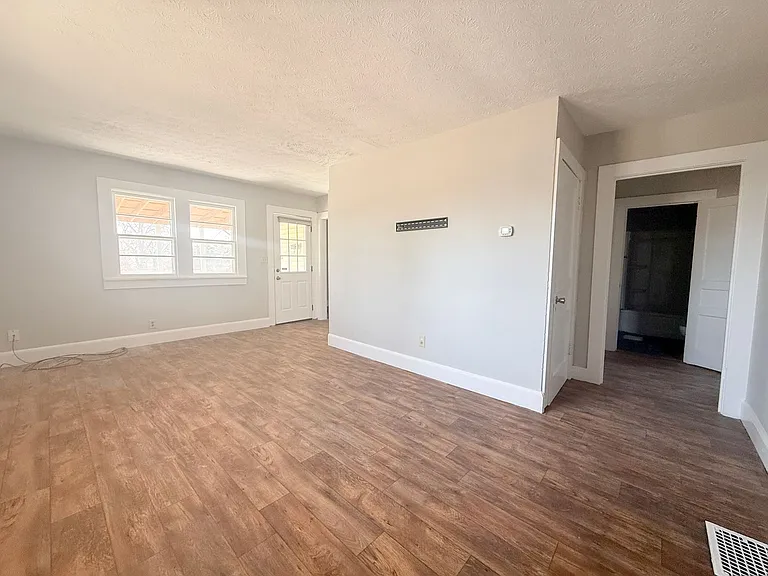 158 King St — Photo 7