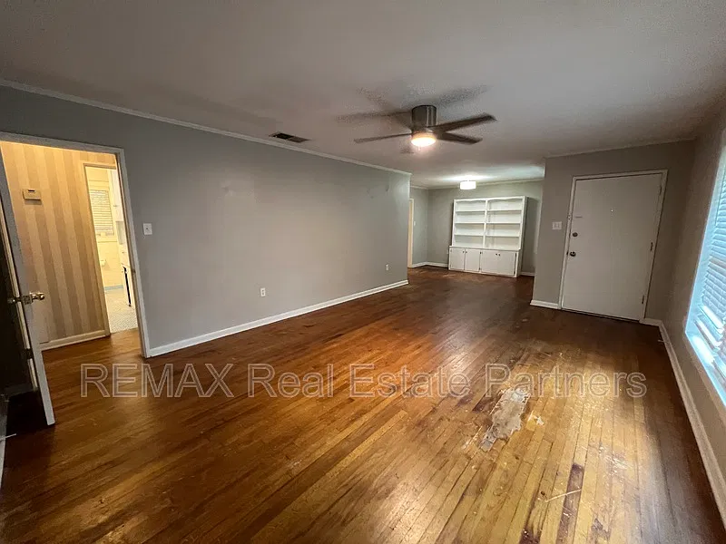 3 bed, 1.5 bath, 1200 sqft, $1,300 — Photo 4