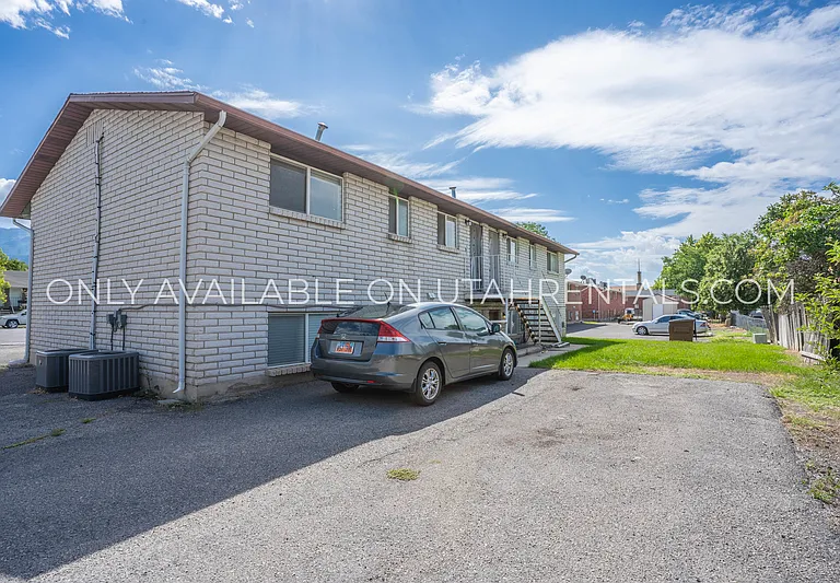 1050 S Virginia Cir — Photo 15