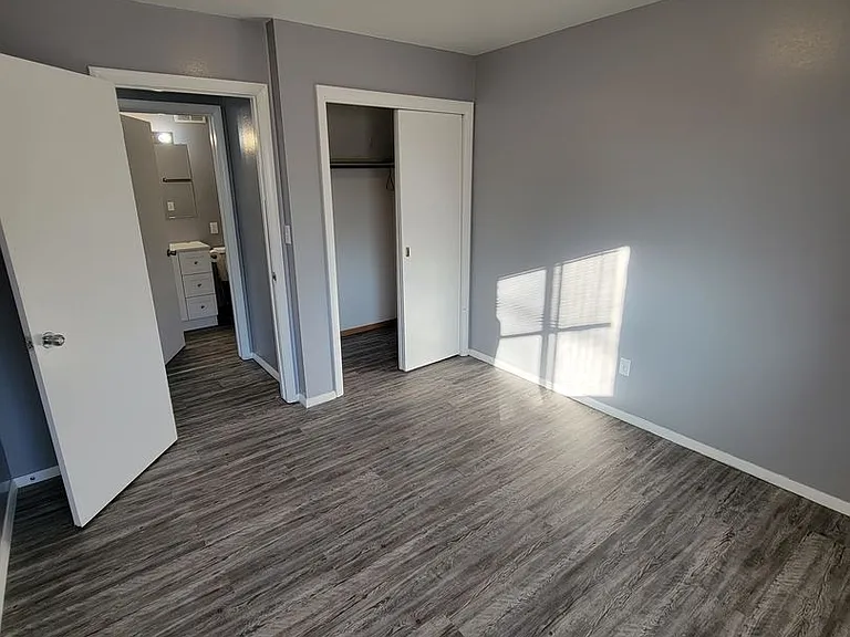1001 S East St — Photo 4