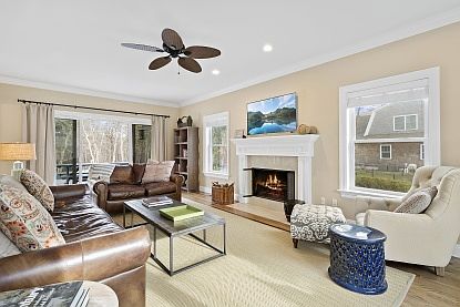 3rd image of 25 Jeffrey Ln