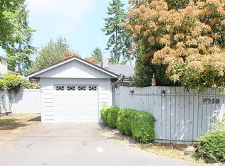 9710 NE 24th St, Clyde Hill, WA 98004