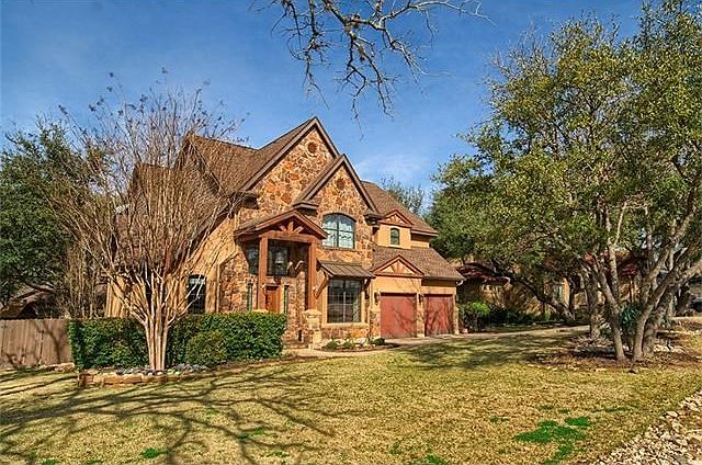 Beautiful custom home that oozes curb appeal in a wonderful location!